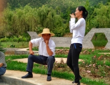 雪峰导游——您是我心里的那盏灯 /琴苑草