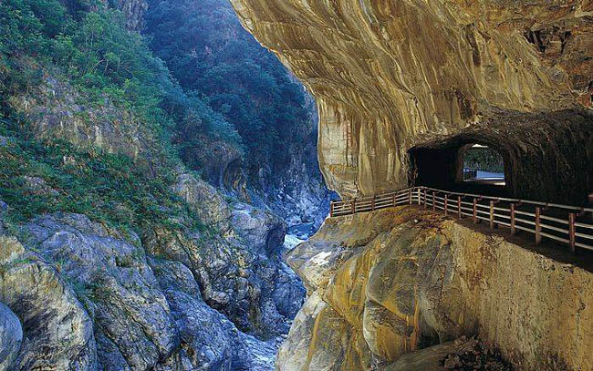 太鲁阁大峡谷1.jpg