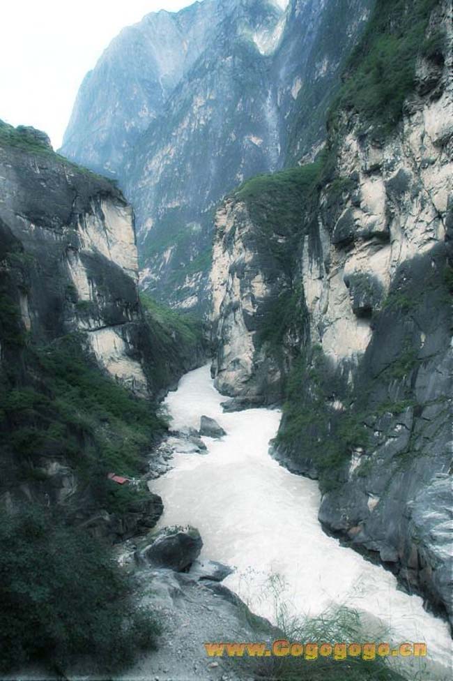 虎跳峡1.jpg