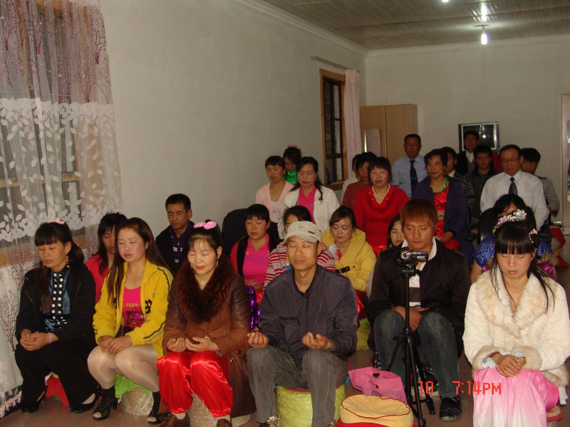 向上帝爷爷祈祷中。。.jpg