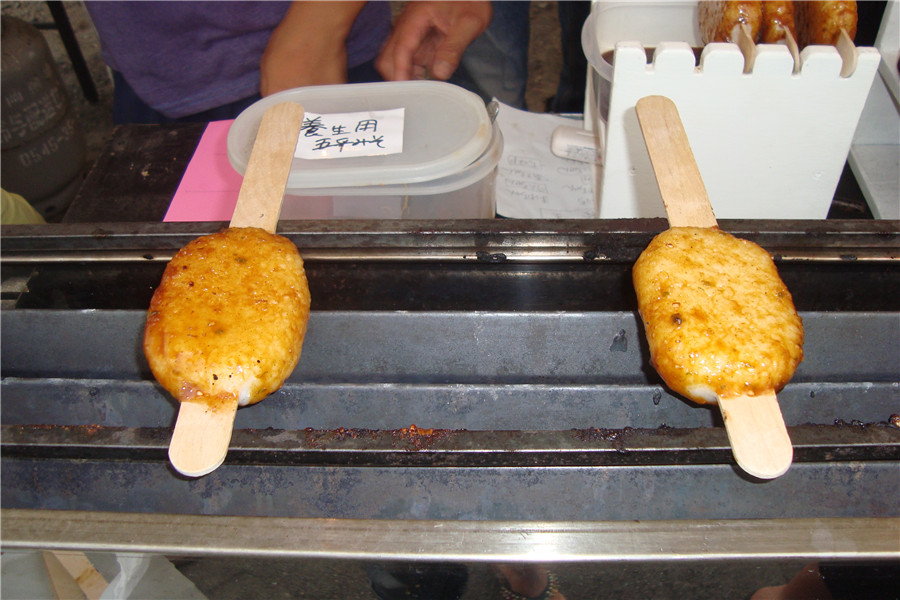 用大米做的烤米饼，非常美味！.jpg