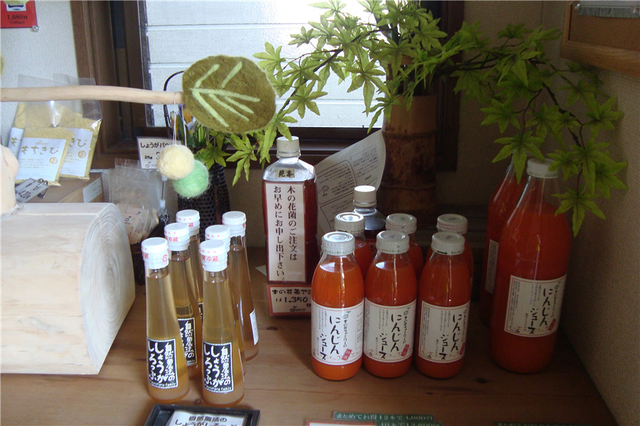自制的饮料，里面添加了木之花菌.jpg
